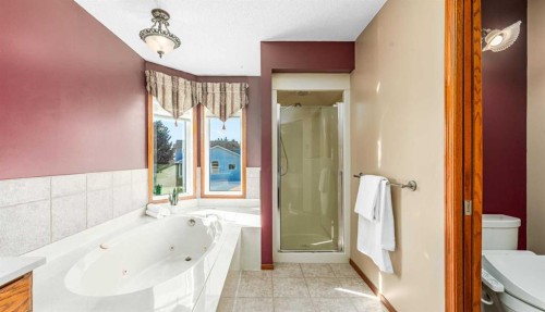 8 Hawkdale Close Nw, Calgary, AB 