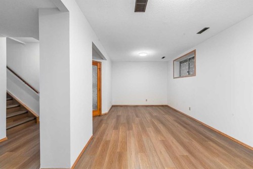 8 Hawkdale Close Nw, Calgary, AB 