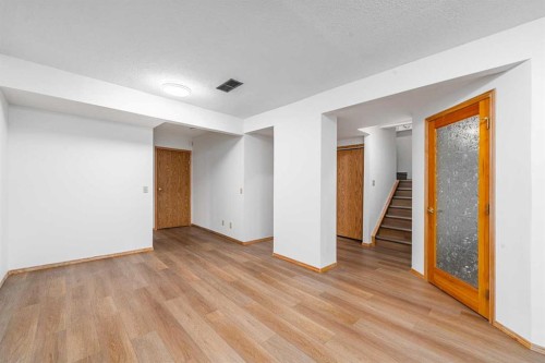 8 Hawkdale Close Nw, Calgary, AB 