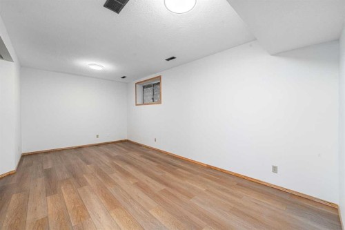 8 Hawkdale Close Nw, Calgary, AB 