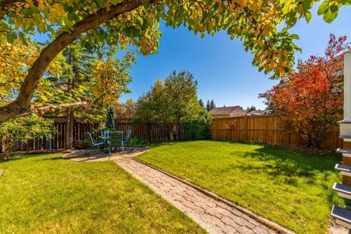 8 Hawkdale Close Nw, Calgary, AB 