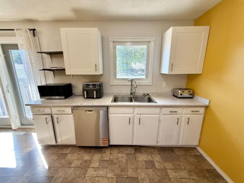 921 Ellis Crescent Se, High River, AB 