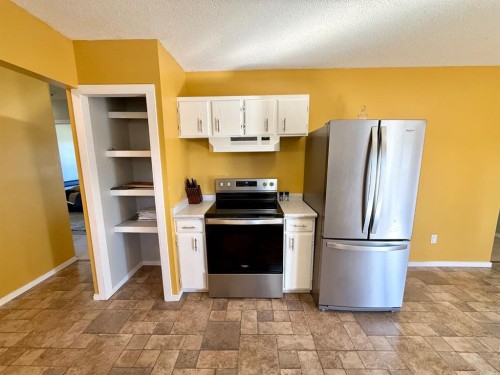 921 Ellis Crescent Se, High River, AB 