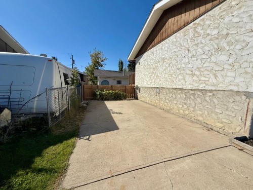 921 Ellis Crescent Se, High River, AB 