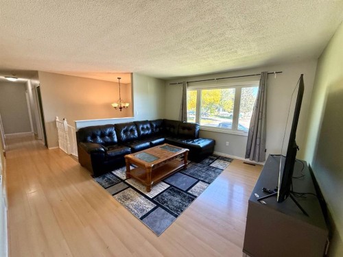 921 Ellis Crescent Se, High River, AB 