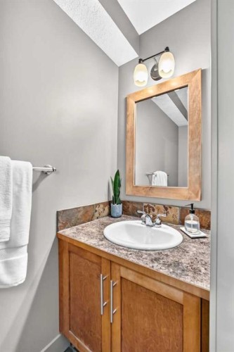 2315 1 Street Ne, Calgary, AB 