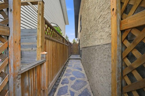 1004 Mckinnon Drive Ne, Calgary, AB 
