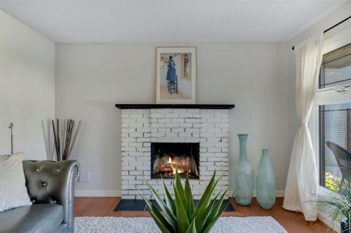 24 Shawcliffe Road Sw, Calgary, AB 