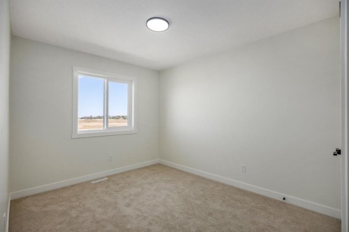 150 Lakewood Crescent, Strathmore, AB 
