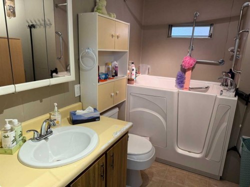 408 3 Street North, Vulcan, AB 