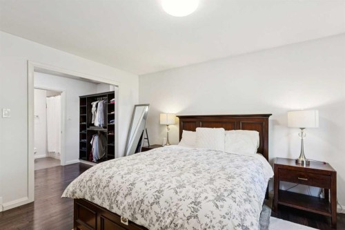 4212 45 Street Sw, Calgary, AB 