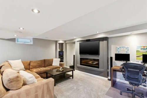 4212 45 Street Sw, Calgary, AB 
