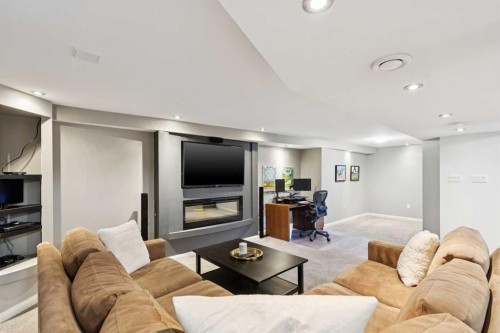 4212 45 Street Sw, Calgary, AB 
