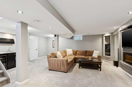 4212 45 Street Sw, Calgary, AB 
