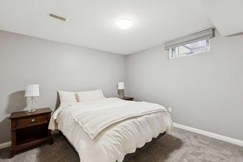 4212 45 Street Sw, Calgary, AB 