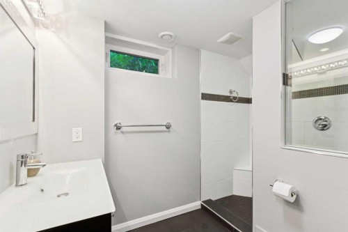 4212 45 Street Sw, Calgary, AB 