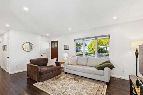 4212 45 Street Sw, Calgary, AB 