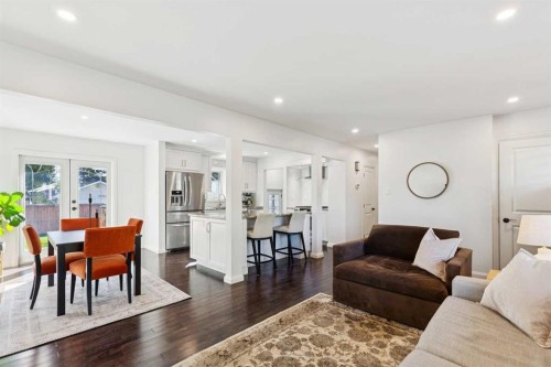 4212 45 Street Sw, Calgary, AB 