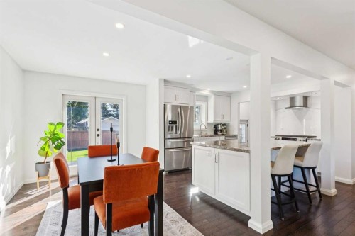 4212 45 Street Sw, Calgary, AB 