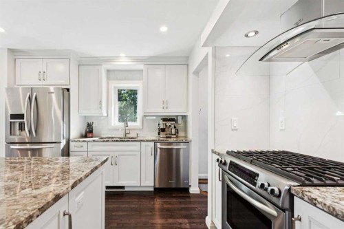 4212 45 Street Sw, Calgary, AB 