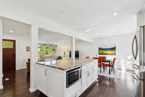 4212 45 Street Sw, Calgary, AB 