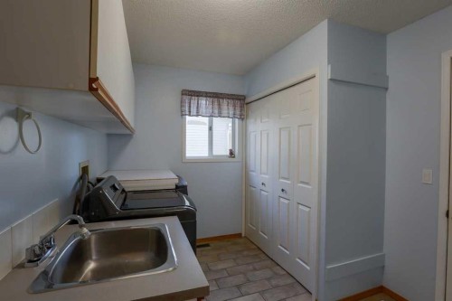 11 Maple Place, Crossfield, AB 