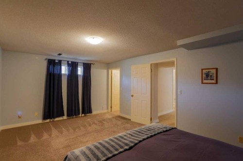 11 Maple Place, Crossfield, AB 