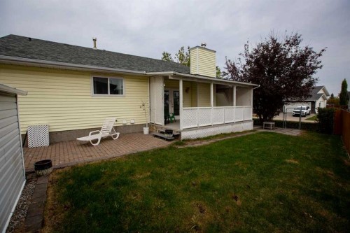 11 Maple Place, Crossfield, AB 