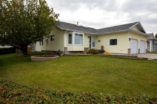11 Maple Place, Crossfield, AB 