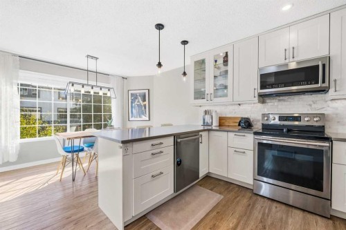 66 Kingsland Villas Sw, Calgary, AB 