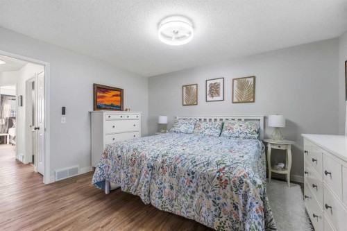 66 Kingsland Villas Sw, Calgary, AB 