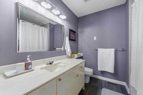 66 Kingsland Villas Sw, Calgary, AB 