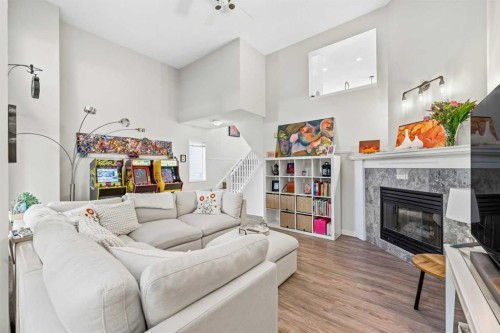 66 Kingsland Villas Sw, Calgary, AB 