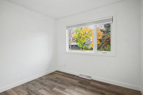 2202 35 Street Se, Calgary, AB 