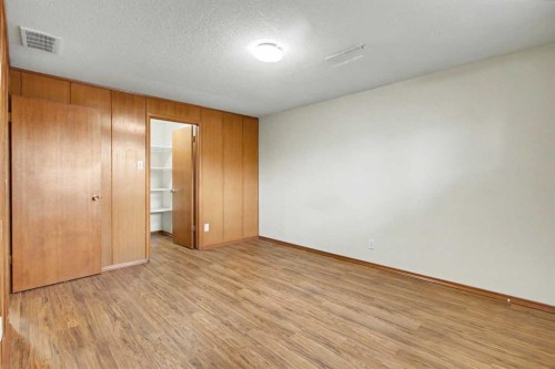 2202 35 Street Se, Calgary, AB 