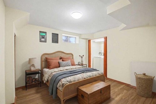 2202 35 Street Se, Calgary, AB 