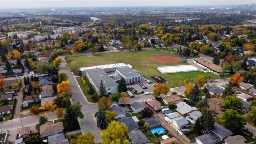 2202 35 Street Se, Calgary, AB 