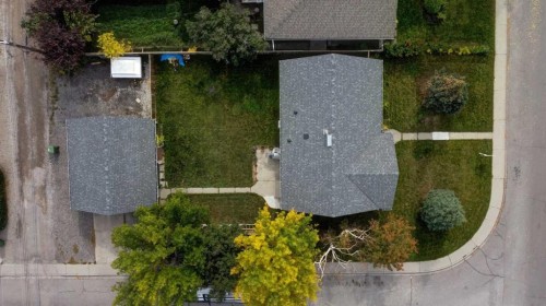 2202 35 Street Se, Calgary, AB 