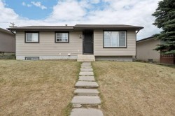 4666 marbank Drive  Calgary, AB T2A 3J6