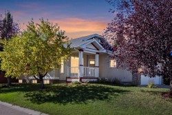 319 Cimarron Bay Okotoks, AB T1S 1R6