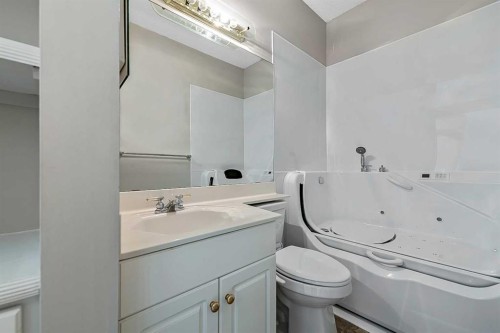 319 Cimarron Bay, Okotoks, AB 