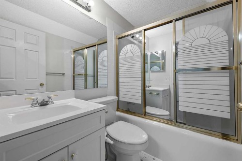 319 Cimarron Bay, Okotoks, AB 