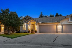 286 Palisbriar Park SW Calgary, AB T2V 5H7
