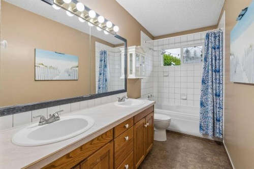 1403 104 Avenue Sw, Calgary, AB 