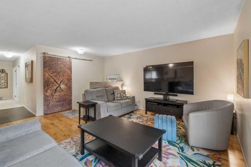 1403 104 Avenue Sw, Calgary, AB 
