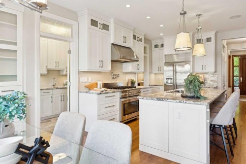 2022 43 Avenue Sw, Calgary, AB 