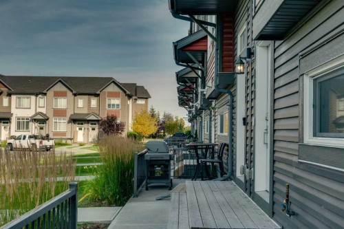 147 Copperstone Park Se, Calgary, AB 