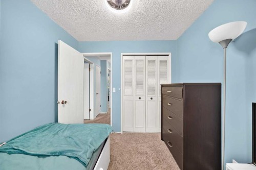 44 Mckinley Road Se, Calgary, AB 