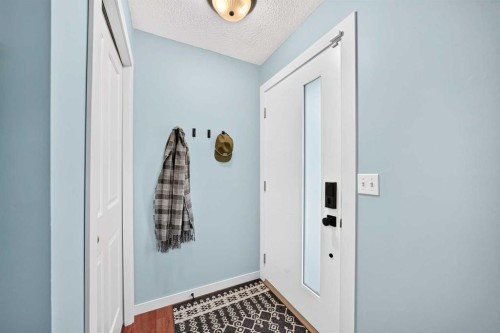 44 Mckinley Road Se, Calgary, AB 
