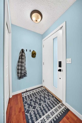 44 Mckinley Road Se, Calgary, AB 